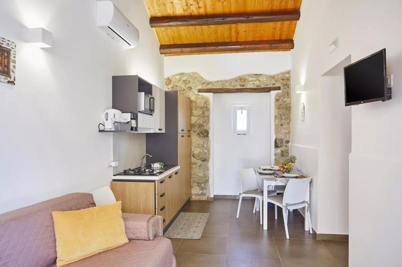 Casale Sammartano Apartments Ummari Екстериор снимка